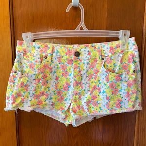 Victoria’s Secret Denim flower Jean Shorts, size 4